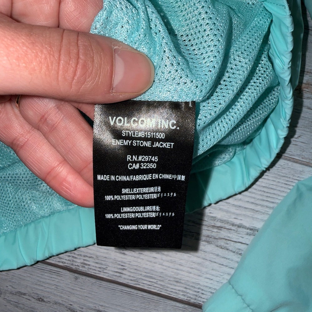Volcom Windbreaker - Picture 6 of 6